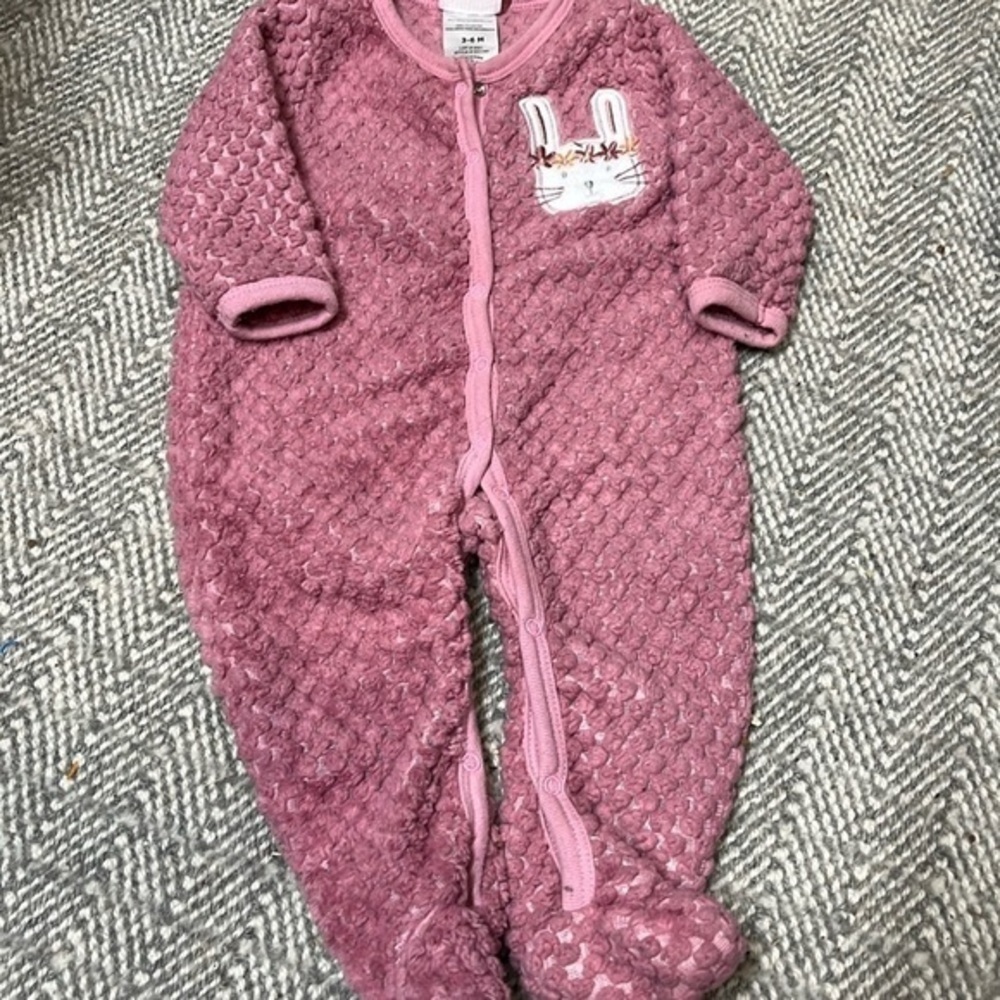 Fleece rose‎ infant bubble bunny  sleeper size 3-6 months